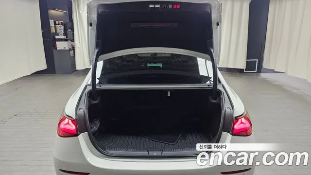 Mercedes-Benz E-Class — Фото автомобиля 19