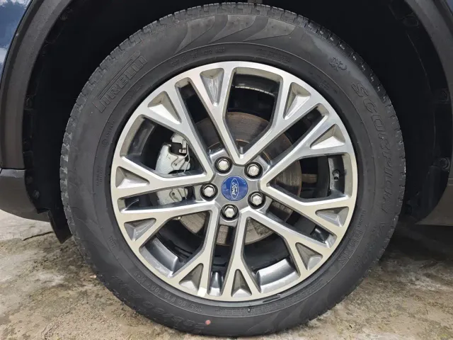 Ford Escape — Фото автомобиля 7