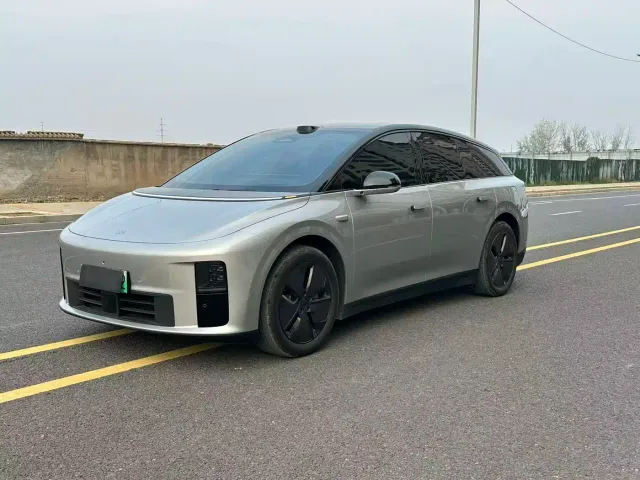 Li Auto i6 — Фото автомобиля 3