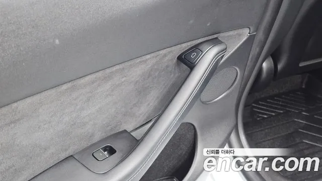 Tesla Model Y — Фото автомобиля 28