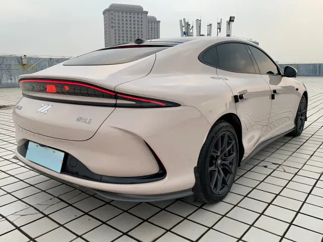 IM Motors L6 — Фото автомобиля 6