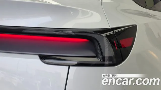 Tesla Model Y — Фото автомобиля 8