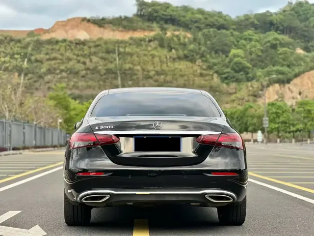 Mercedes-Benz E-Class — Фото автомобиля 5