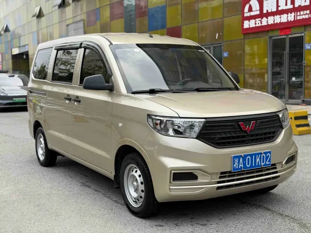Wuling Hongguang V — Фото автомобиля 3