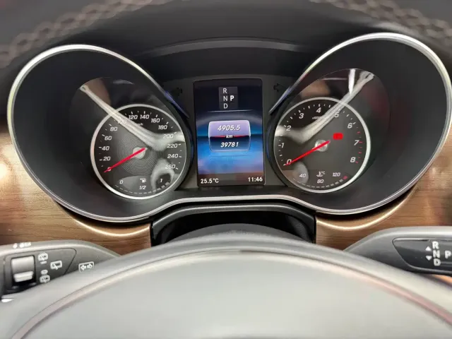 Mercedes-Benz V-Class — Фото автомобиля 16