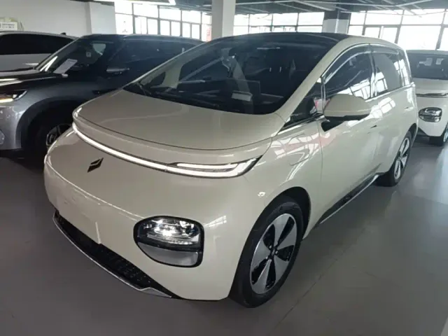 Фотография автомобиля — Baojun Cloud