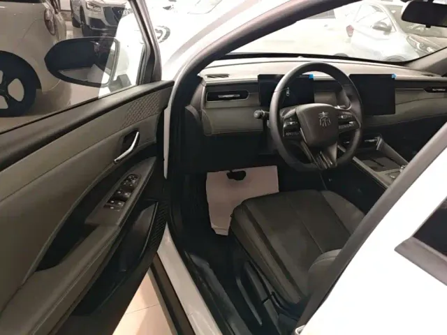 BYD Qin PLUS — Фото автомобиля 14