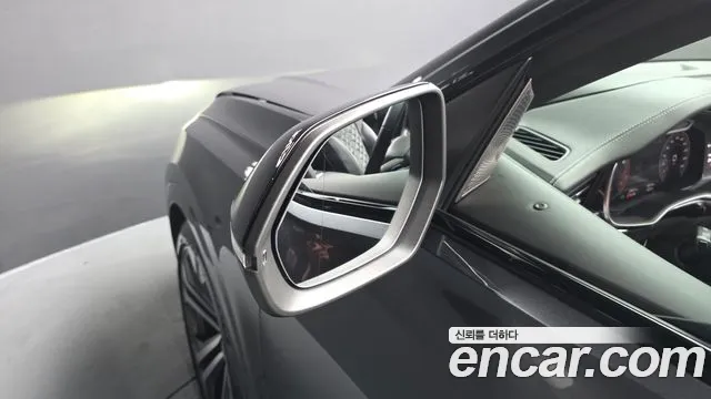 Audi Q8 55 TFSI quattro Premium — Фото автомобиля 22