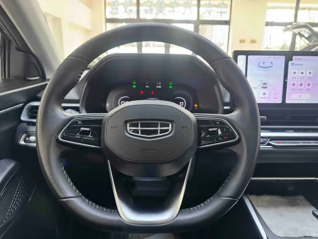 Geely Emgrand — Фото автомобиля 15