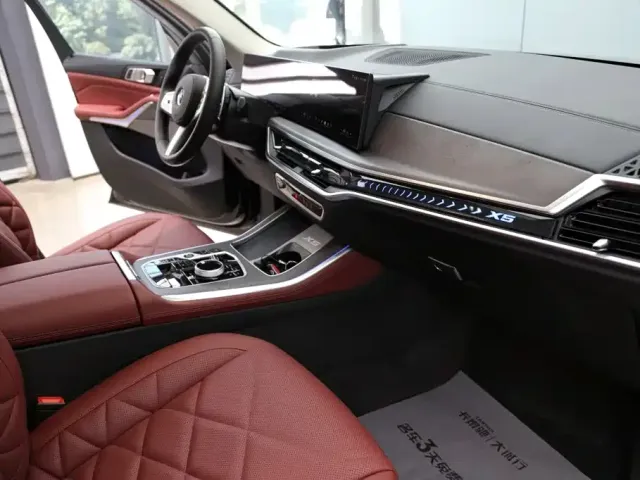 BMW BMW X5 2025 Model xDrive 30Li Exclusive M Sport Blackout Package — Фото автомобиля 21