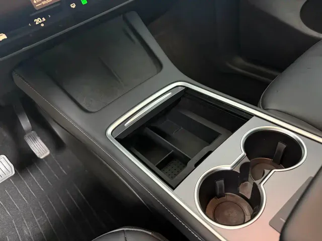 Tesla Model Y — Фото автомобиля 8
