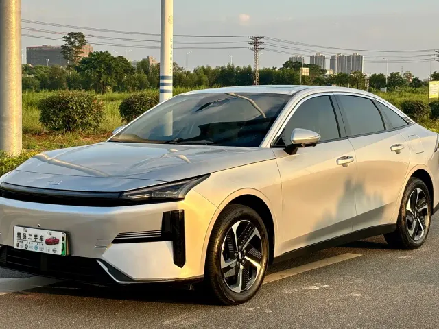 Фотография автомобиля — Geely Galaxy L6