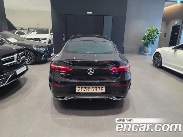 Mercedes-Benz E-Class — Фото автомобиля 4