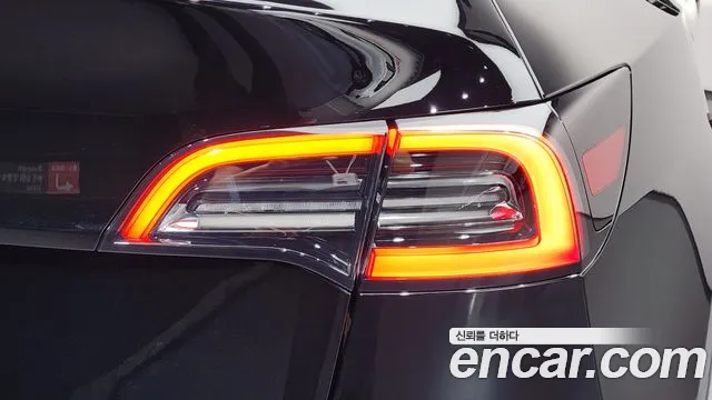 Tesla Model Y — Фото автомобиля 8