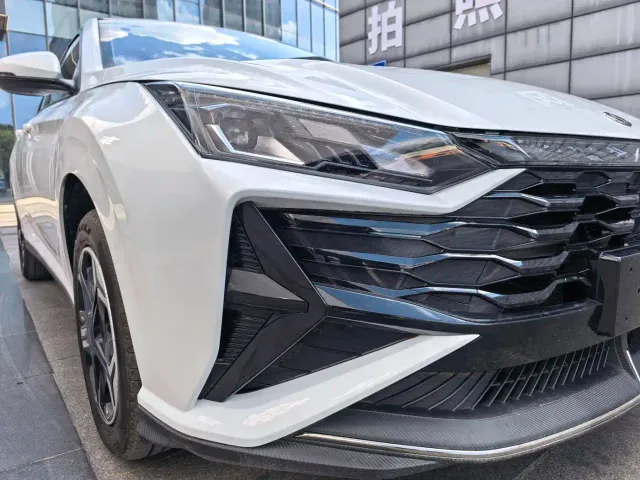 Dongfeng Yixuan — Фото автомобиля 18