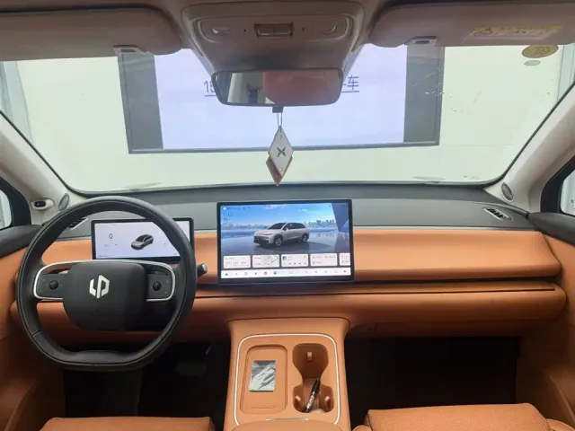 Leapmotor C10 — Фото автомобиля 10