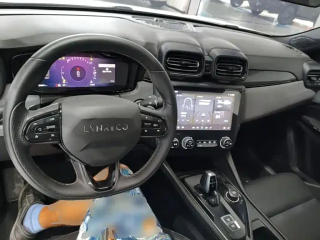 Lynk & Co 03 — Фото автомобиля 9