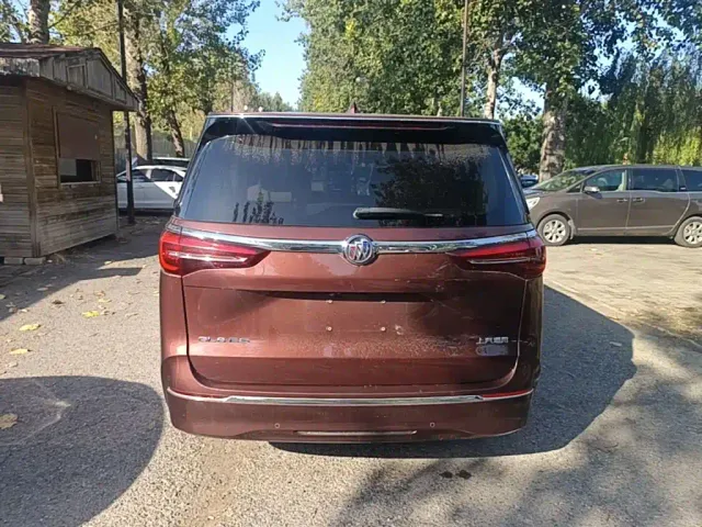 Buick GL8 — Фото автомобиля 5