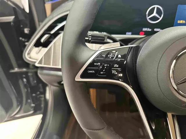 Mercedes-Benz E-Class — Фото автомобиля 9