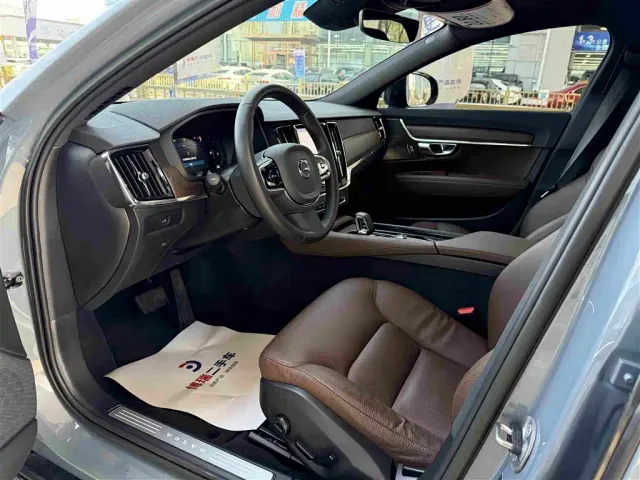 Volvo V90 — Фото автомобиля 4