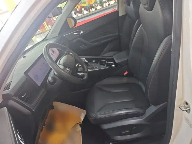 Roewe RX5 — Фото автомобиля 14