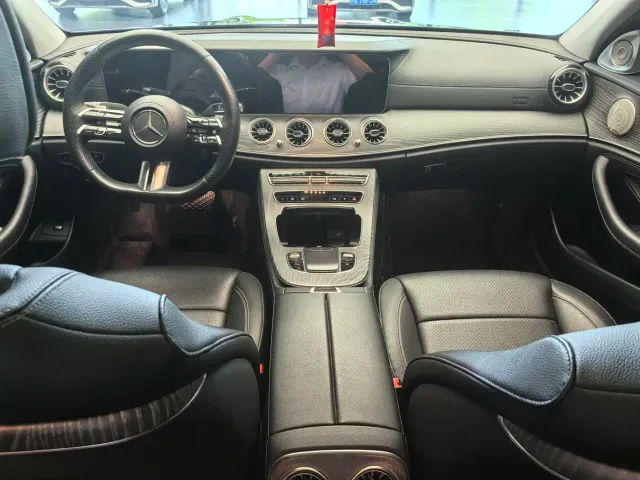 Mercedes-Benz E-Class — Фото автомобиля 19
