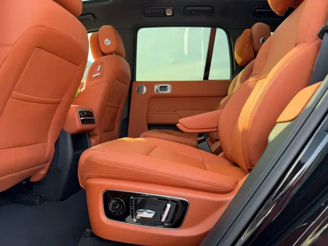 Li Auto L8 — Фото автомобиля 11