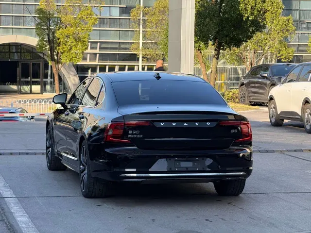 Volvo S90 — Фото автомобиля 4