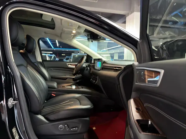 Ford Edge — Фото автомобиля 12