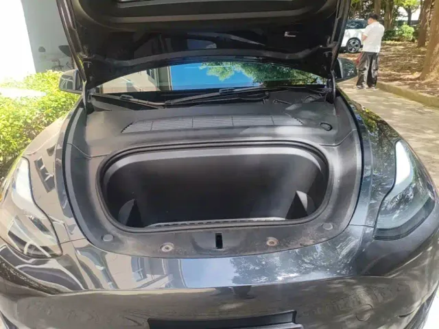 Tesla Model Y — Фото автомобиля 19