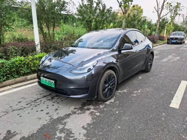 Фотография автомобиля — Tesla Model Y