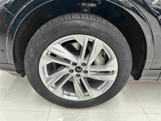 Audi Q7 — Фото автомобиля 4
