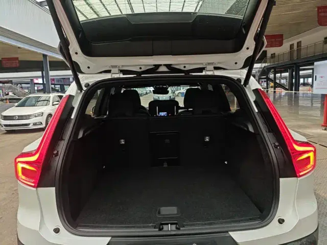 Volvo XC40 — Фото автомобиля 18