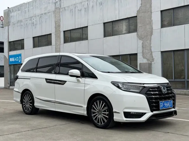 Honda Elysion — Фото автомобиля 3