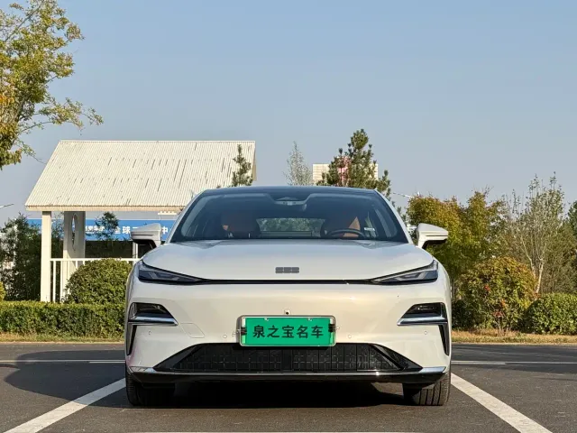 Geely Galaxy Xingyao 8 — Фото автомобиля 3