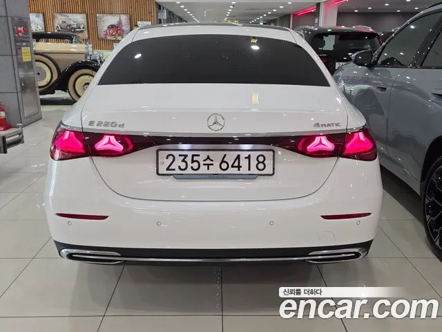 Mercedes-Benz E-Class — Фото автомобиля 4