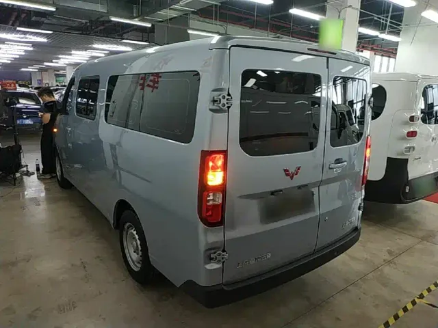 Wuling Yangguang — Фото автомобиля 4