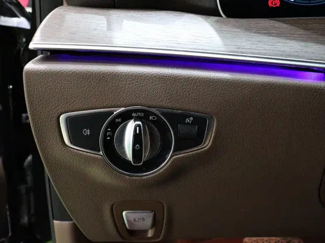 Mercedes-Benz E-Class — Фото автомобиля 17
