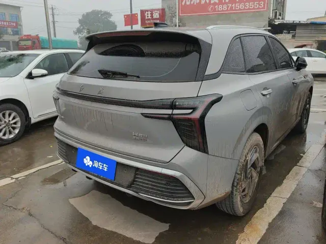 Hongqi HS3 — Фото автомобиля 3