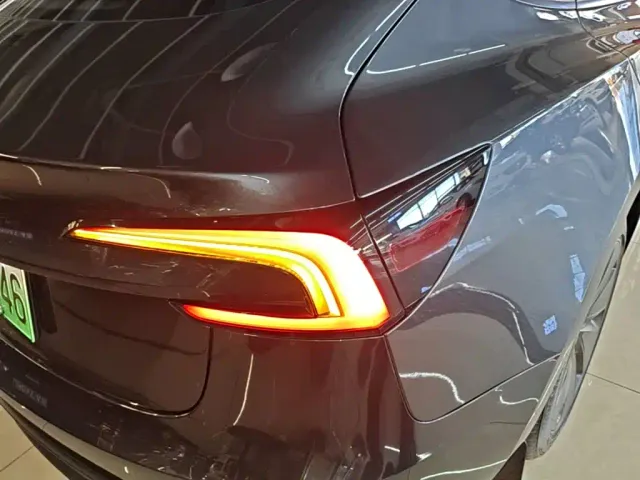 Tesla Model 3 — Фото автомобиля 7