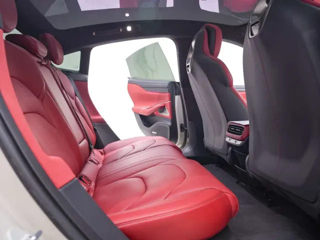 Xiaomi SU7 — Фото автомобиля 25