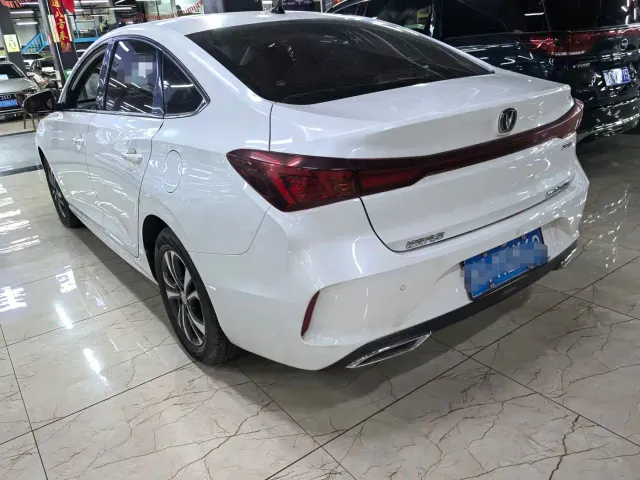 Changan Eado — Фото автомобиля 3