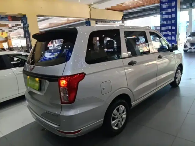 Wuling Hongguang — Фото автомобиля 6