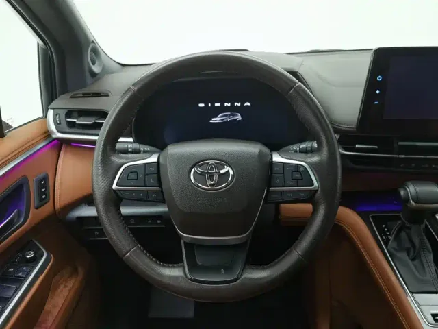 Toyota Sienna — Фото автомобиля 11