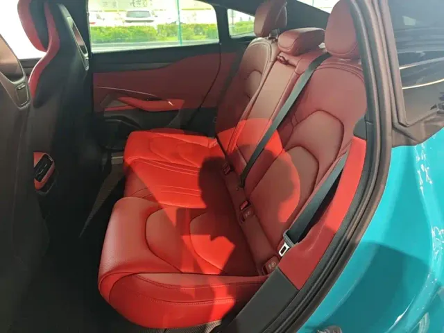 Xiaomi SU7 — Фото автомобиля 16
