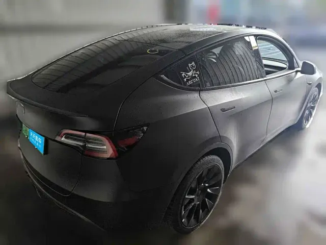 Tesla Model Y — Фото автомобиля 5