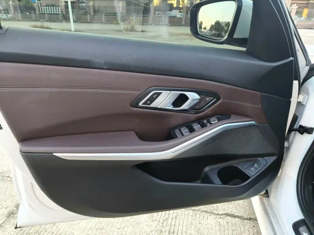 BMW 3 Series — Фото автомобиля 11