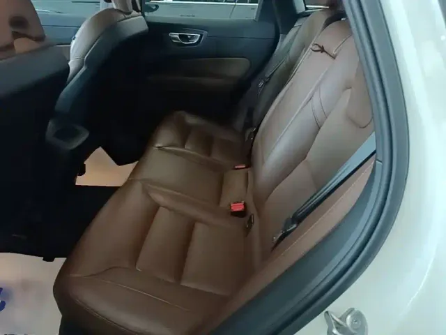 Volvo XC60 — Фото автомобиля 16