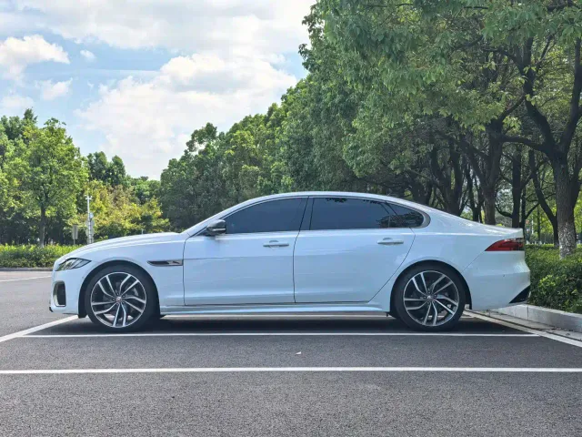 Jaguar XFL — Фото автомобиля 5