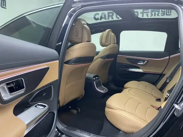 Mercedes-Benz E-Class — Фото автомобиля 19